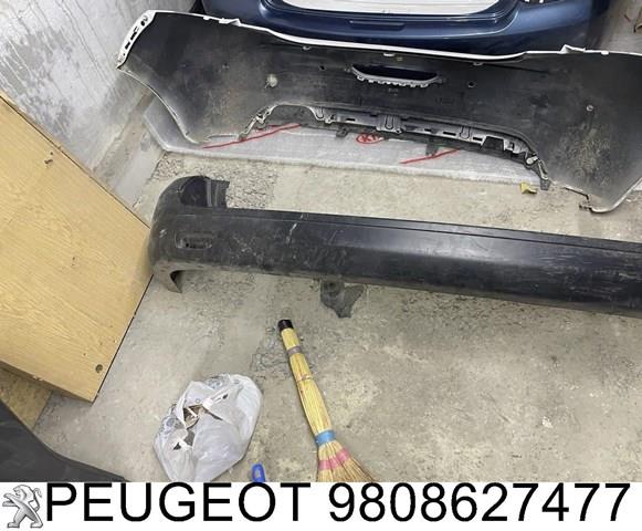 Задній бампер 9808627477 Peugeot/Citroen