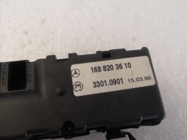 Блок кнопок центральної консолі Mercedes A1688203610 ціна, від 14.67 USD