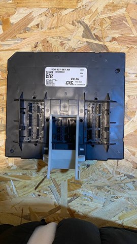 5Q0937087AR VAG Блок комфорту