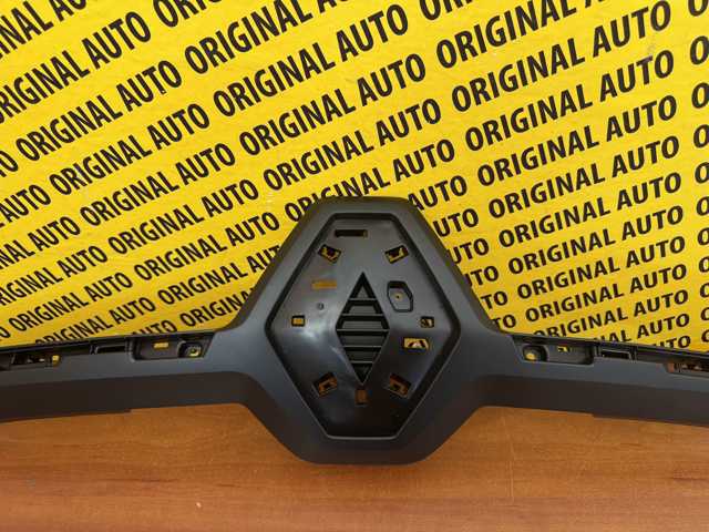 Купити 623823514R Renault (RVI) Молдинг решітки радіатора