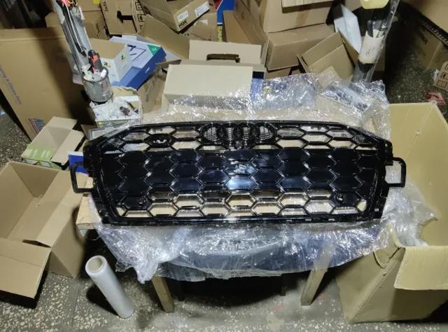 Облицювання радіатора VAG 8W6853651BQT94 ціна, від 497.31 USD