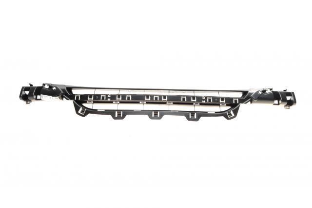 Решітка переднього бампера, центральна Autotechteile 7015131 ціна, від 44.32 USD