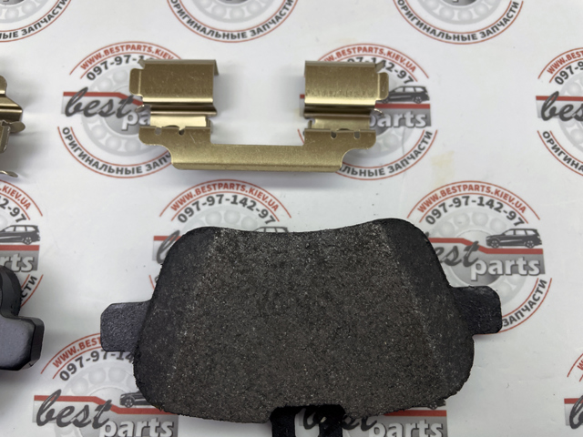 A000420760490 Mercedes Колодки гальмівні задні, дискові