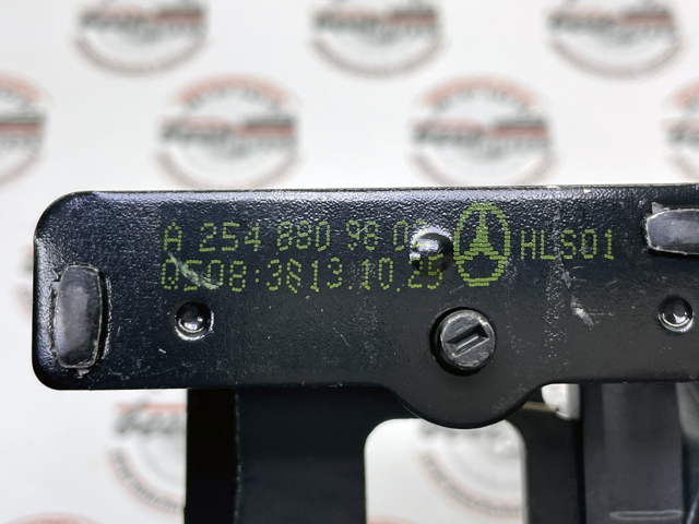 Стояк-гак замка капота Mercedes A2548809802 ціна, від 71.66 USD