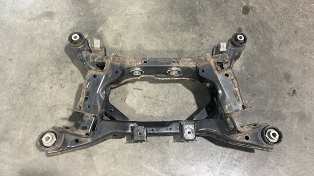 Підрамник задній Land Rover LR090450
