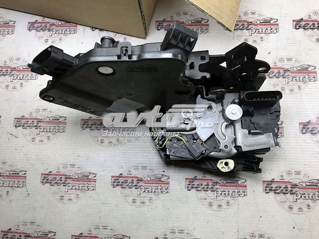 LR063615 Land Rover Замок водійських дверей