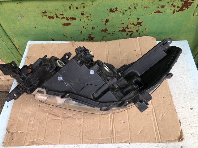 Фара правая Toyota 811100KJ71 ціна, від 370.17 USD