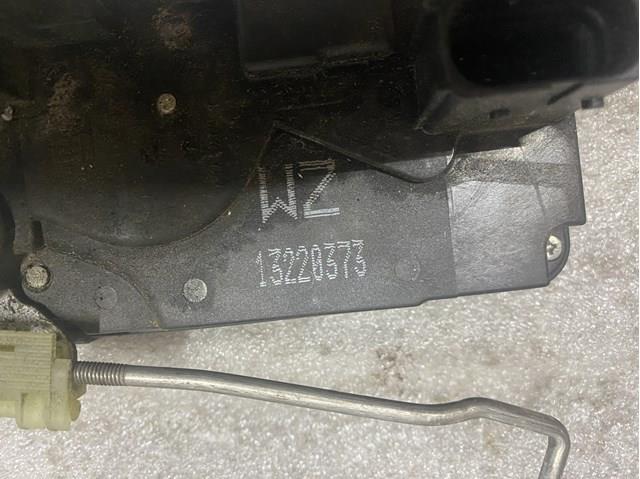 Замок задньої двері, лівої 13220373 General Motors