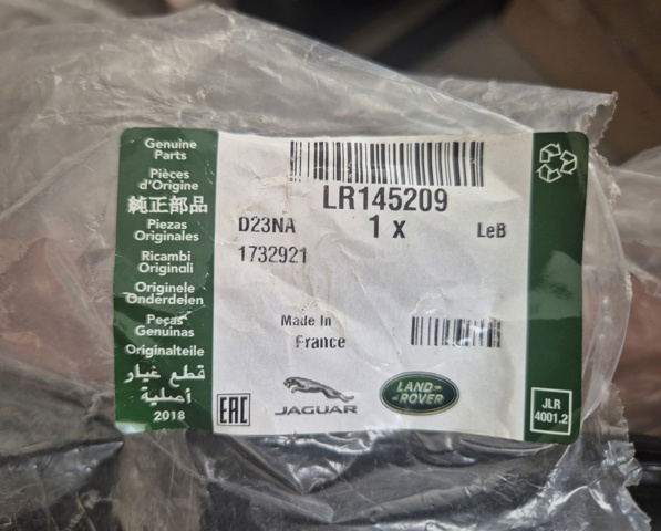 Патрубок повітряний, вихід повітряного фільтра LR145209 Land Rover