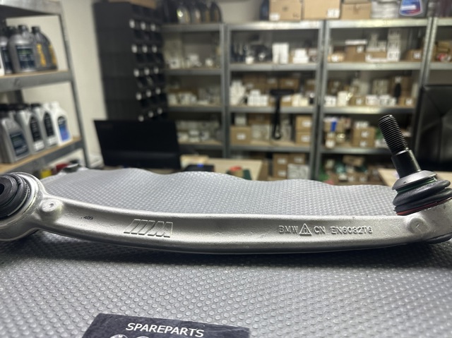 31108095666 BMW Важіль передньої підвіски нижній, правий