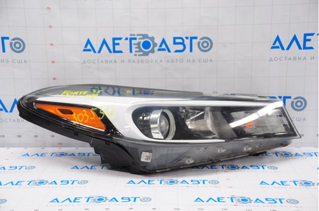 Фара права 92102B0700 Hyundai/Kia