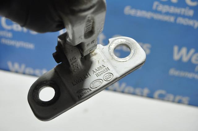 Петля передніх дверей, лівої LR025385 Land Rover