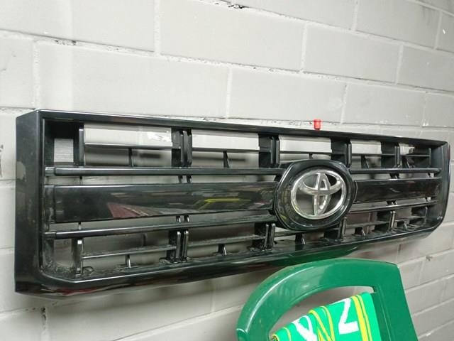 5310160450 Toyota Решітка радіатора