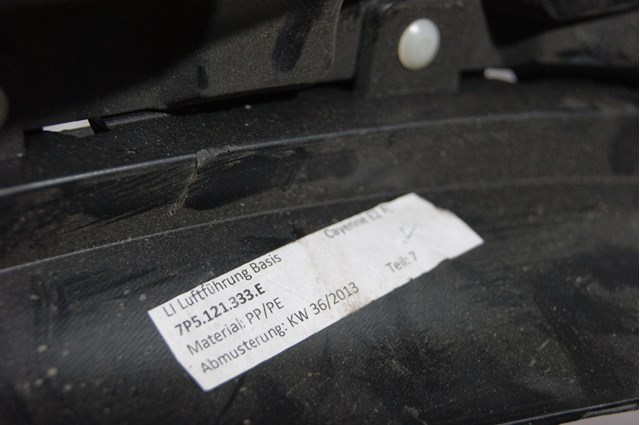  Porsche 7P5807681B