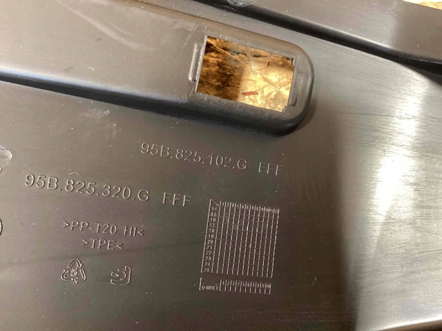 Захист днища передній правий Porsche 95B825102G ціна, від 82.87 USD