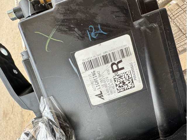 Фара права ZCR1136R Signeda