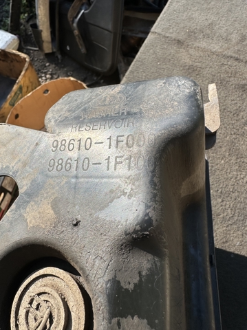 986101F000 Hyundai/Kia Бачок склоомивача