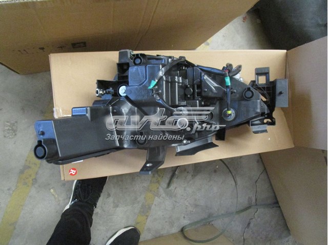 Купити KL2L51031C Mazda Права блок фара