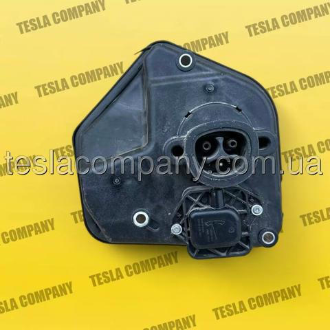 Порт зарядки Tesla 149037410E ціна, від 56.24 USD