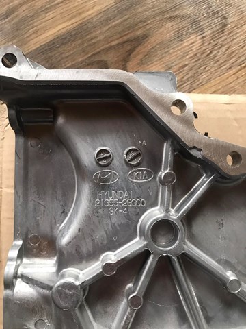 Купити 213502G300 Hyundai/Kia Кришка двигуна передня