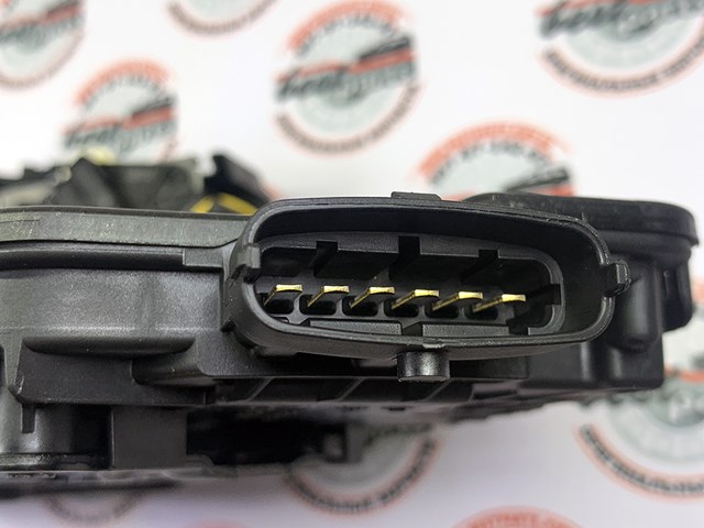 Замок передньої лівої двері LR063615 Land Rover