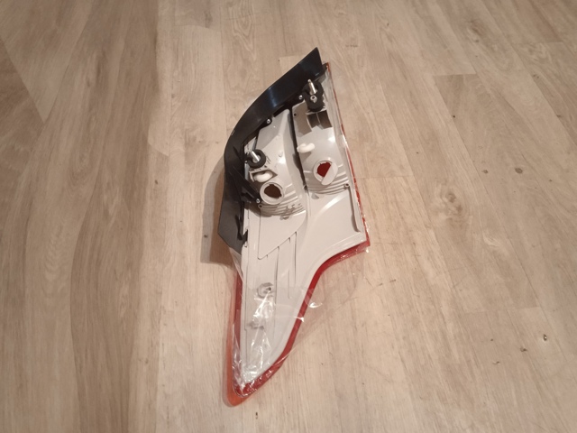 Задня ліва зовнішня фара FPS FP2813F6P ціна, від 68.80 USD