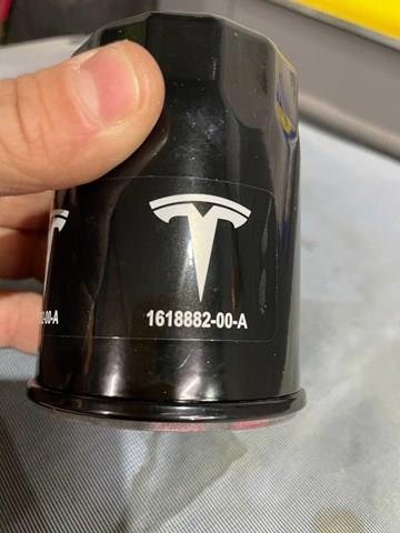 Фільтр масляний 161888200A Tesla