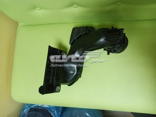 Повітрозабірник повітряного фільтра PE1113200 Mazda