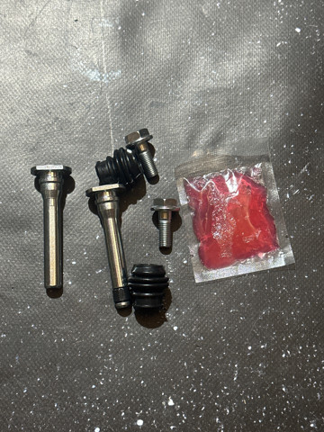 Ремкомплект супорту гальмівного переднього Raybestos H15328 ціна, від 27.57 USD