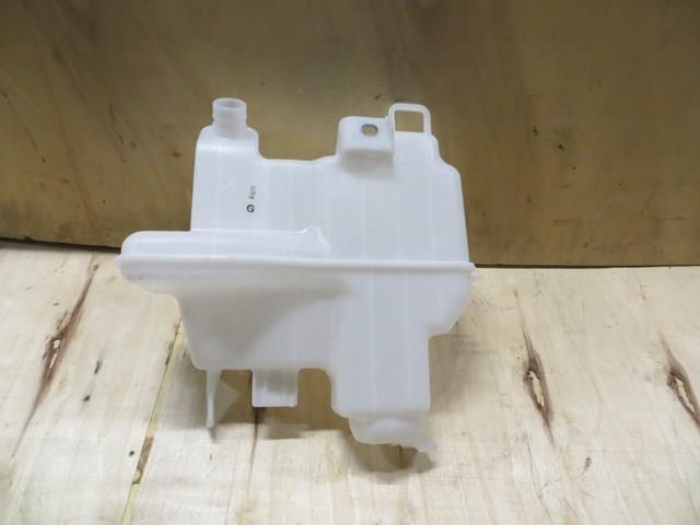 Бачок омивача GHR167480 Mazda