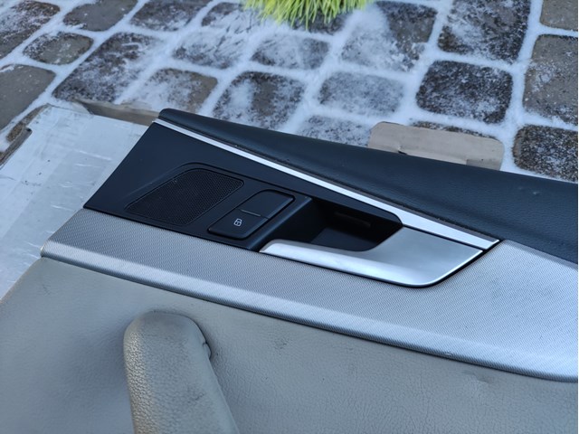 8W0867304BLCA VAG Карта дверей правих задніх
