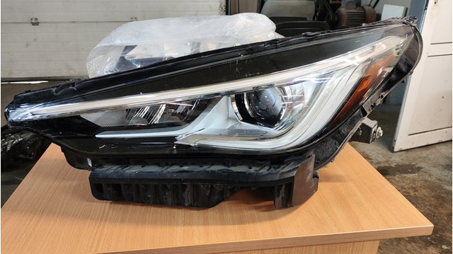 Фари Nissan/Infiniti 260605NA0A ціна, від 633.28 USD