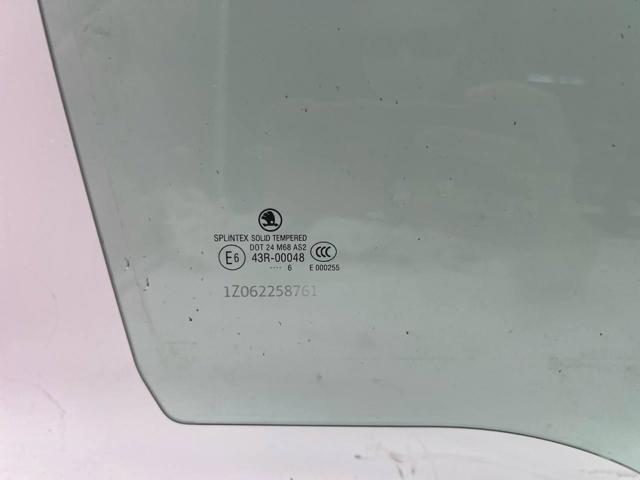 GS6407D304 XYG Скло задньої двері правої