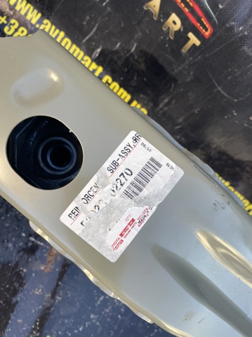 Підсилювач заднього бампера 5202302270 Toyota