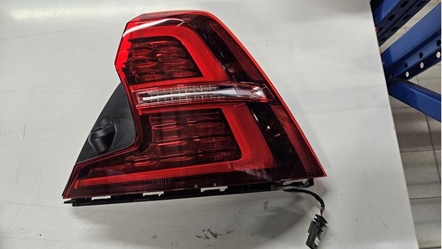 32133722 Volvo Задній лівий зовнішній ліхтар