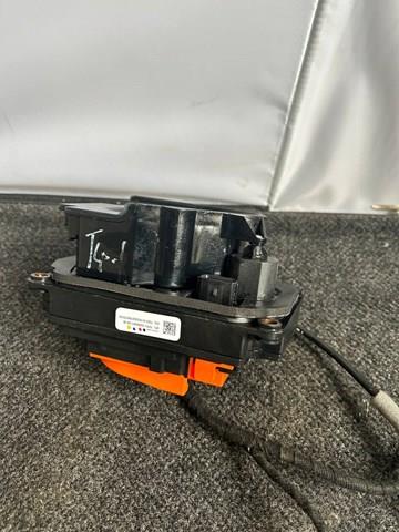 Порт зарядки Tesla 102604100M ціна, від 126.55 USD