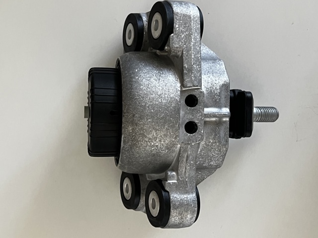 LR123907 Land Rover Подушка (опора) двигуна, ліва/права