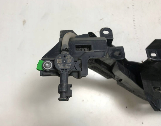 Купити LR061238 Land Rover Кронштейн бампера переднього, центральний