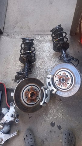 543026311R Renault (RVI) Ліва передня стійка
