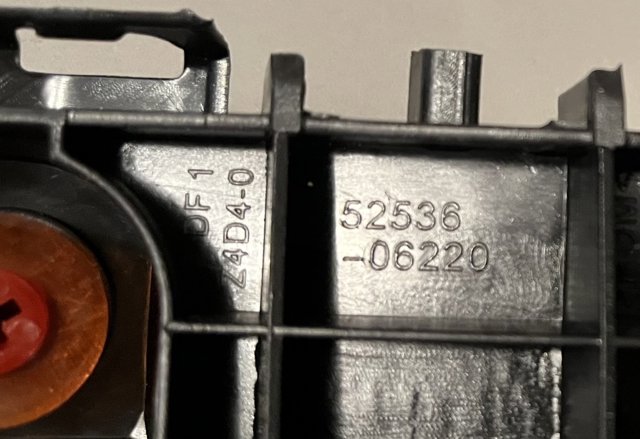PTY43194AL Signeda Лівий кронштейн переднього бампера