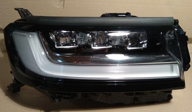 Фара права 8114560Q50 Toyota