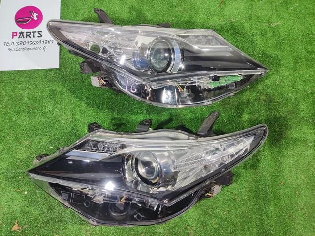 Купити 8113002J70 Toyota Права блок фара