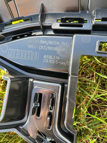 4M8853651BR3FZ VAG Решітка радіатора