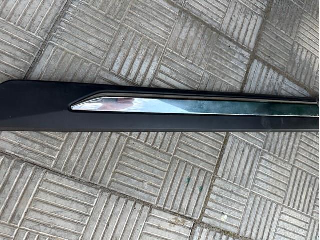 Молдинг задніх лівих дверей, нижній 828776FR0A Nissan/Infiniti