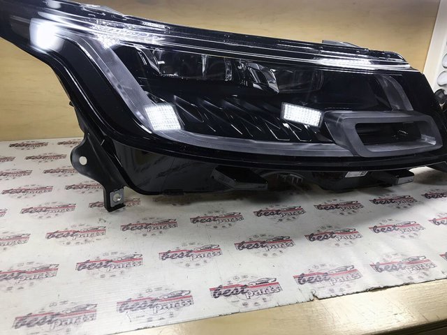 Купити LR116432 Land Rover Фара правая