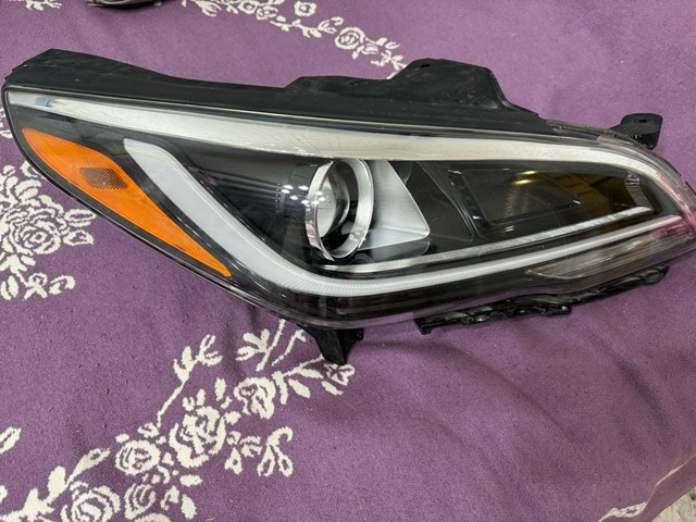 Фара права 92102E6120 Hyundai/Kia