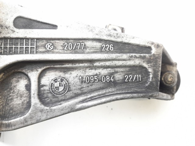 Кронштейн подушки (опори) двигуна, правої BMW 1095084