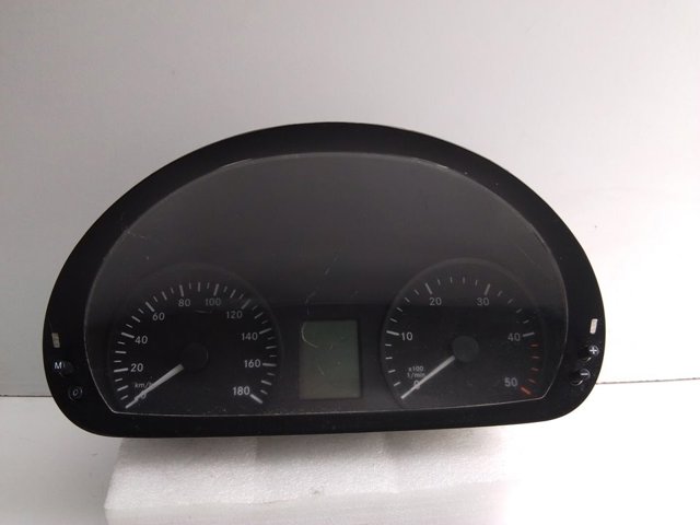 1042993 Mercedes 