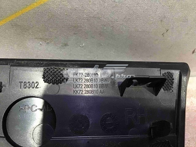 Молдинг переднього правого крила LR058535 Land Rover
