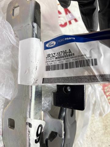 Петля капота, права Signeda PFD21204AR
